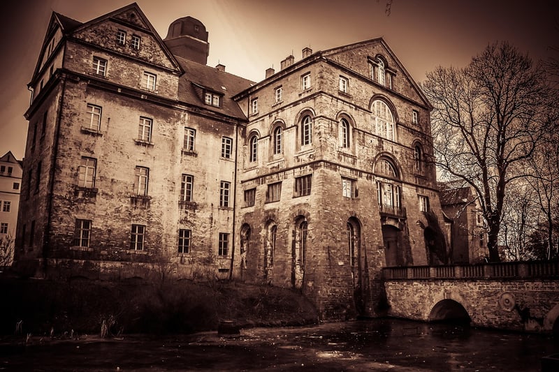 Grey Manor